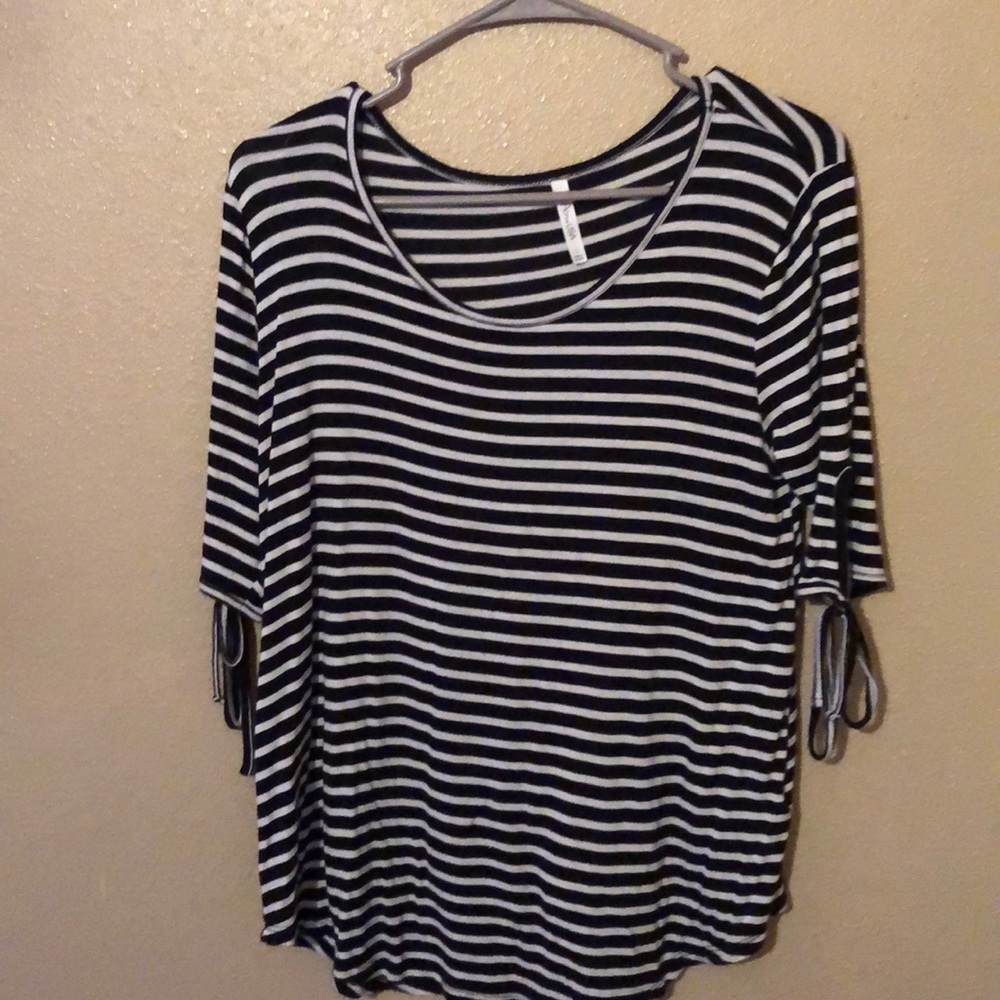 Black and white stripped shirt with tie sleeves